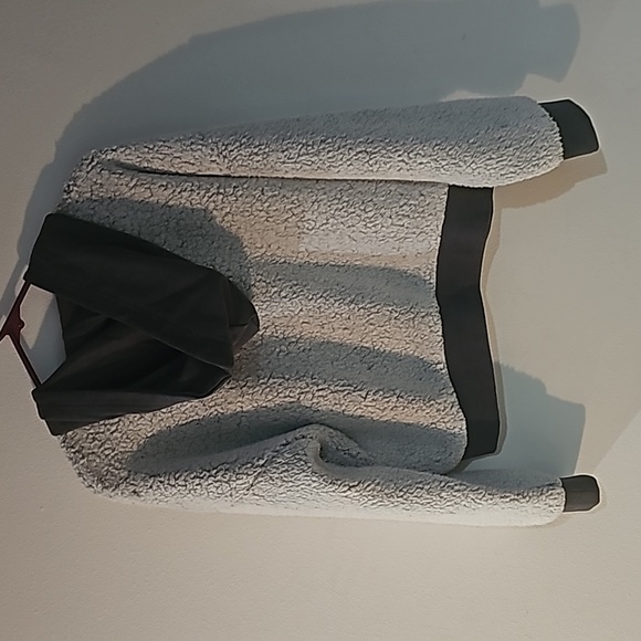 NWT Happy Rose Furry Zip Up Hoodie Light and Dark Gray Size M No Flaws! - Picture 4 of 6